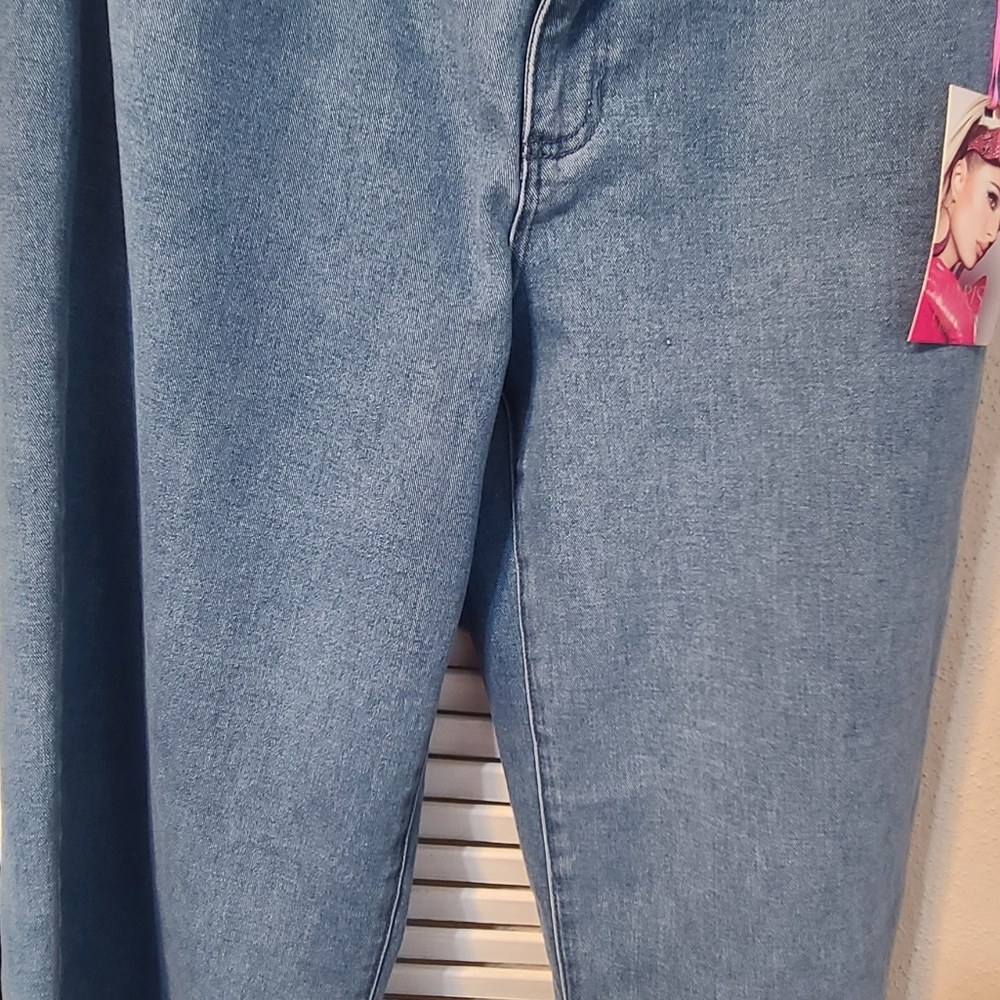 Women's wide leg jean with printed cherry back pockets color light wash blue